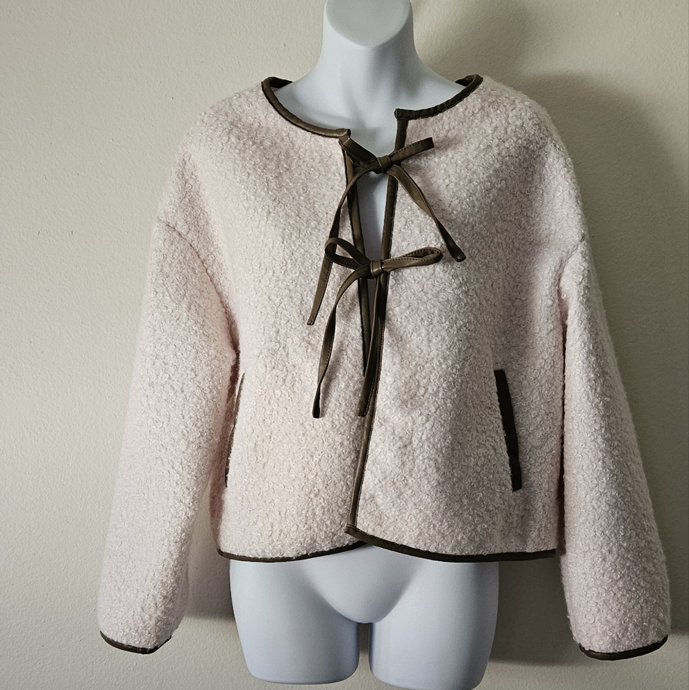 Elegant Cream Jacket with Brown Accents - Picture 3 of 9
